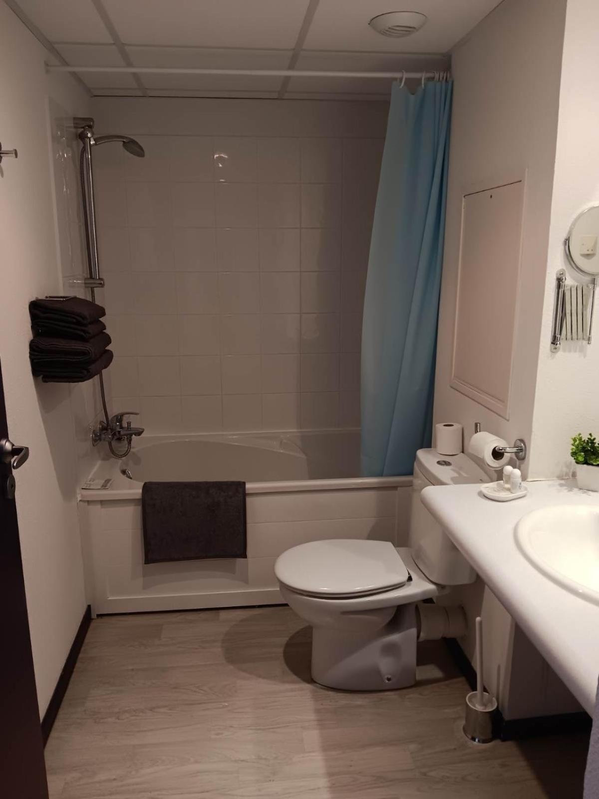 Studio 24M2 Au 4Eme Etage Ascenseur A Cote De La Gare Sncf Лурд Екстериор снимка